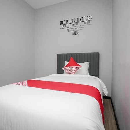 Oyo 568 Rajawali Homestay Palembang Eksteriør bilde