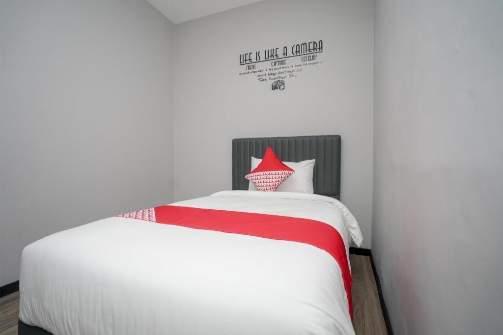 Oyo 568 Rajawali Homestay Palembang Eksteriør bilde