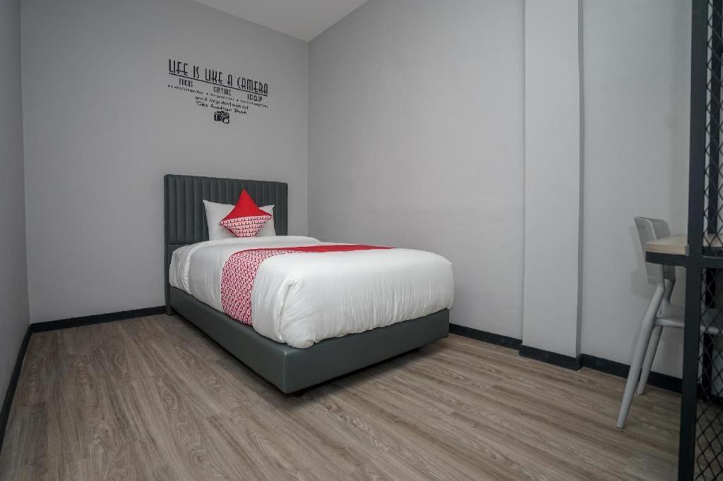 Oyo 568 Rajawali Homestay Palembang Eksteriør bilde