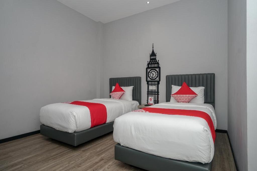 Oyo 568 Rajawali Homestay Palembang Eksteriør bilde