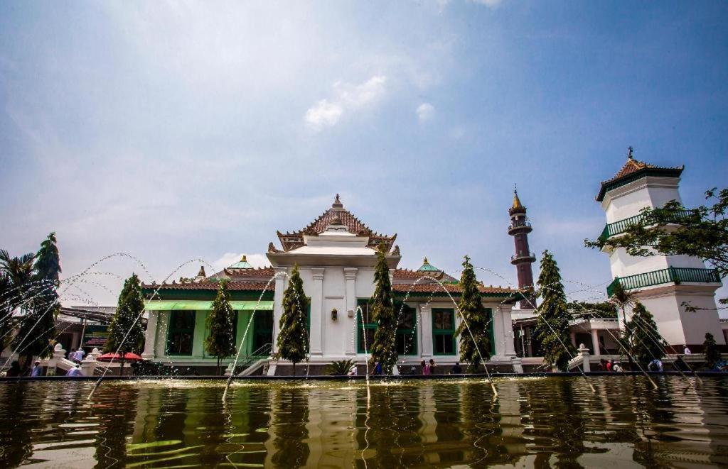 Oyo 568 Rajawali Homestay Palembang Eksteriør bilde
