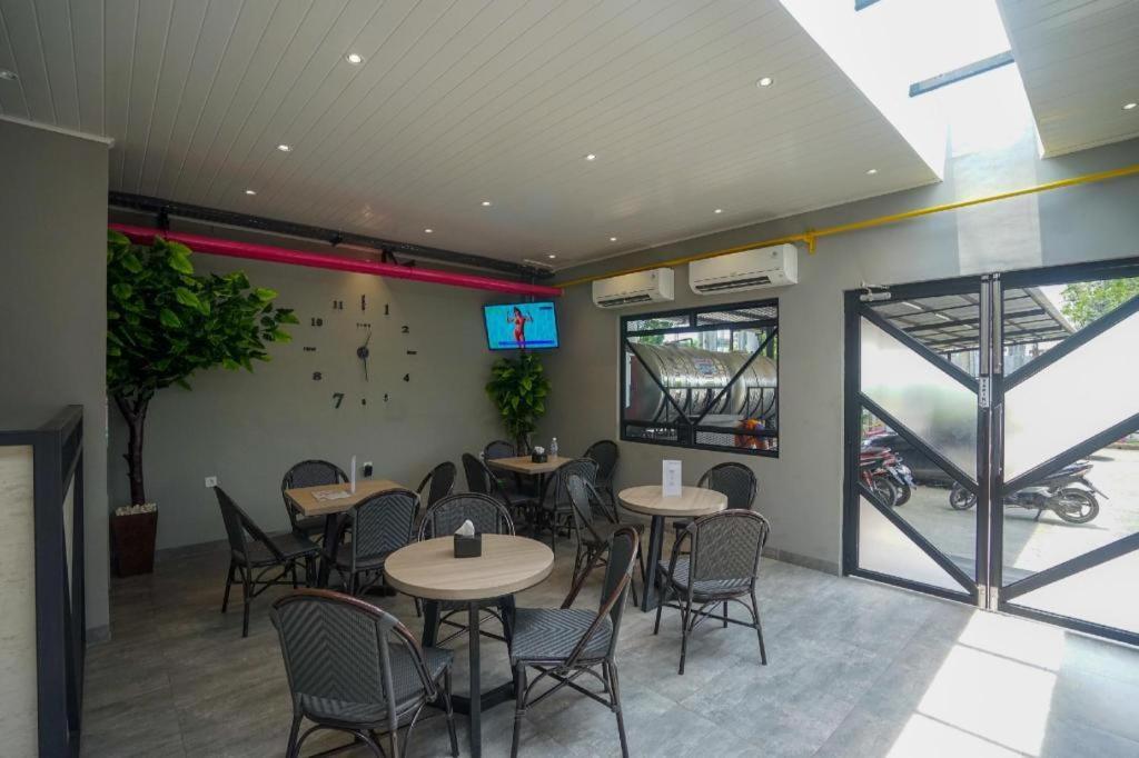 Oyo 568 Rajawali Homestay Palembang Eksteriør bilde