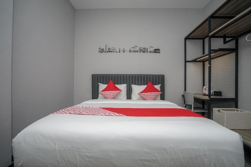 Oyo 568 Rajawali Homestay Palembang Eksteriør bilde