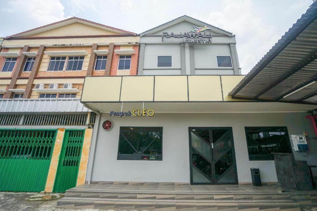 Oyo 568 Rajawali Homestay Palembang Eksteriør bilde