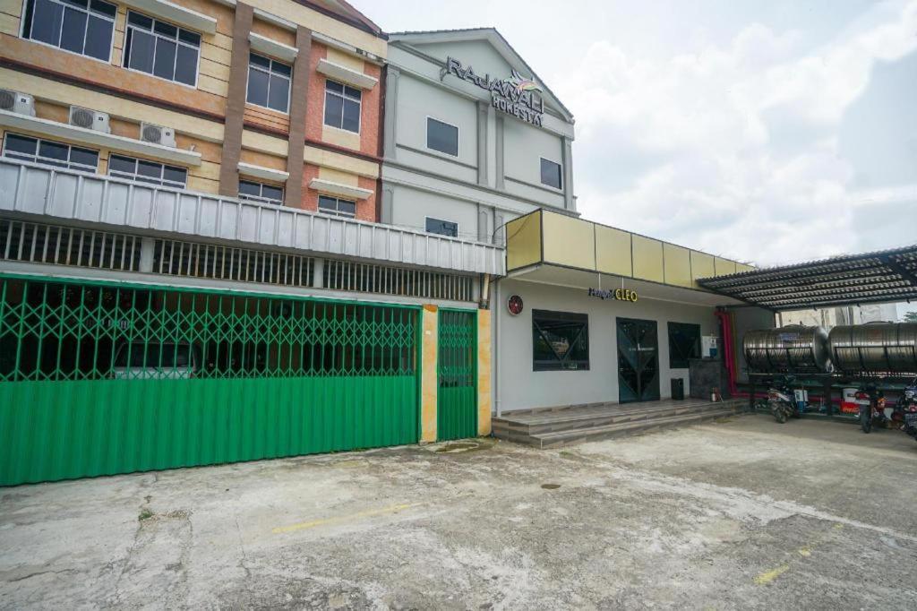 Oyo 568 Rajawali Homestay Palembang Eksteriør bilde
