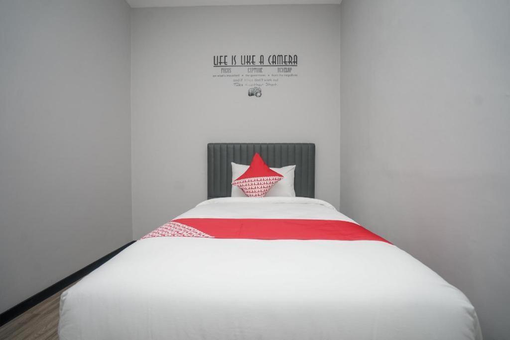 Oyo 568 Rajawali Homestay Palembang Eksteriør bilde