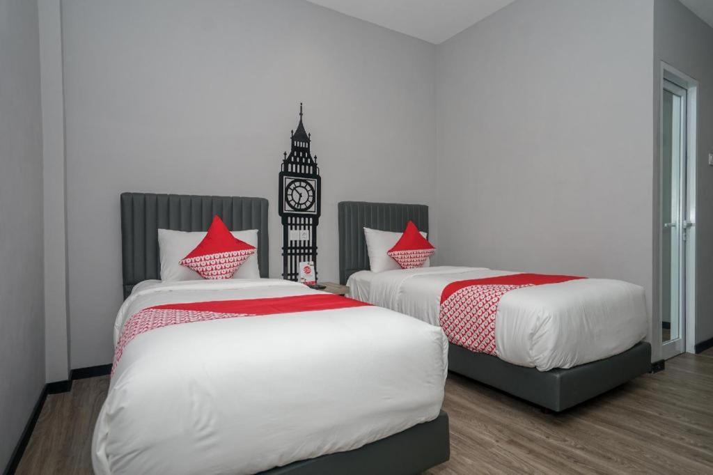 Oyo 568 Rajawali Homestay Palembang Eksteriør bilde