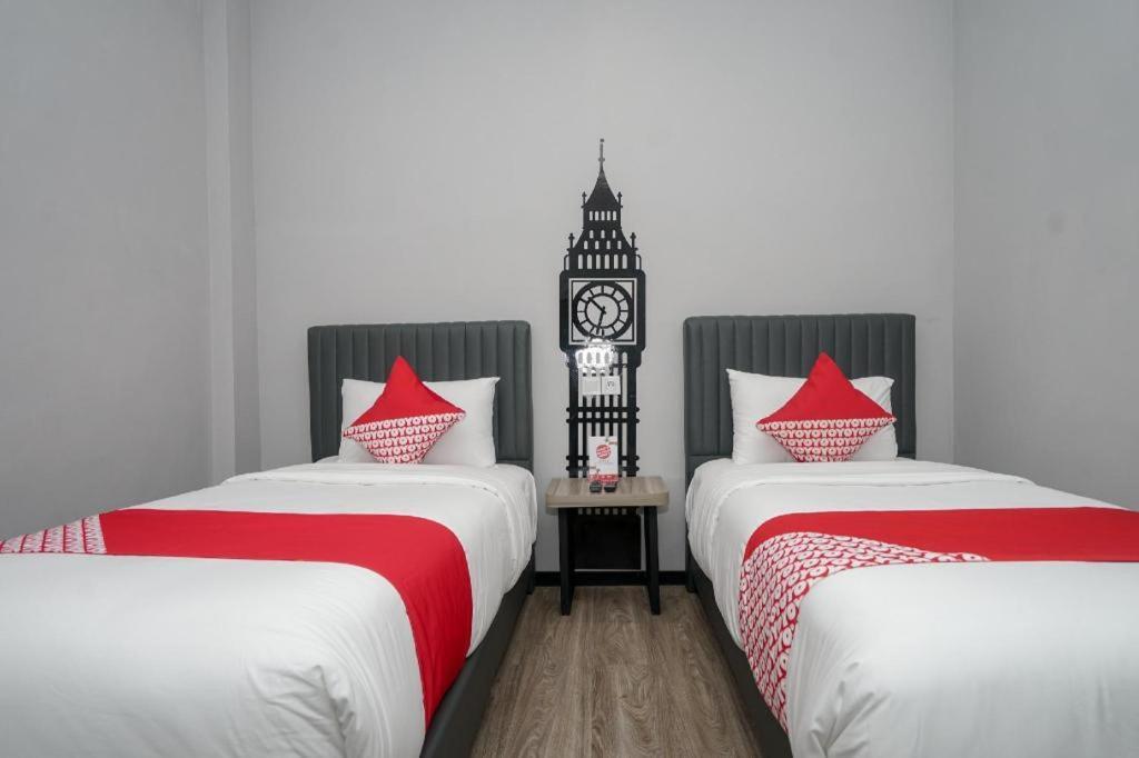 Oyo 568 Rajawali Homestay Palembang Eksteriør bilde