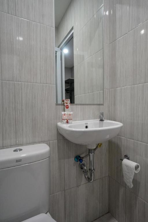 Oyo 568 Rajawali Homestay Palembang Eksteriør bilde