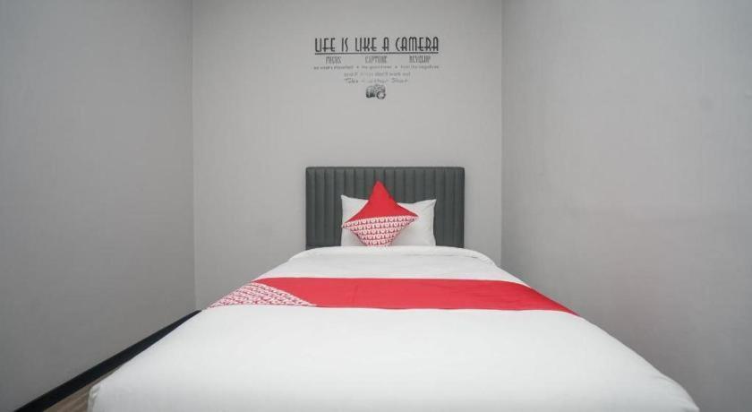 Oyo 568 Rajawali Homestay Palembang Eksteriør bilde