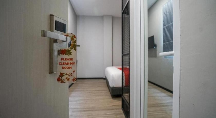 Oyo 568 Rajawali Homestay Palembang Eksteriør bilde